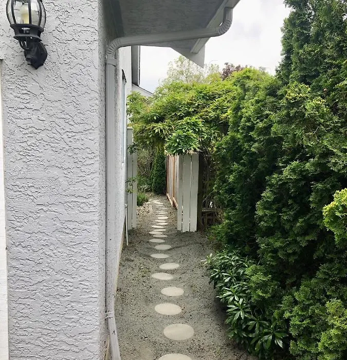 One Bedroom Suite Near Hillside Mall-1