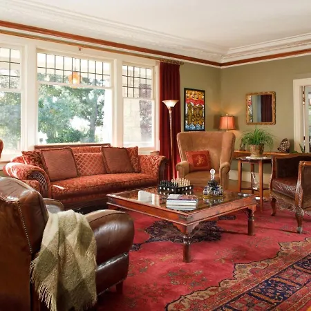 Abbeymoore Manor Bed & Breakfast Inn-3